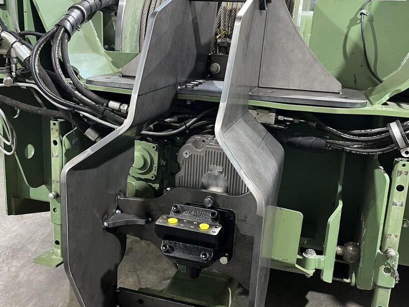Blechverkleidung an einer Produktionsmaschine, montiert